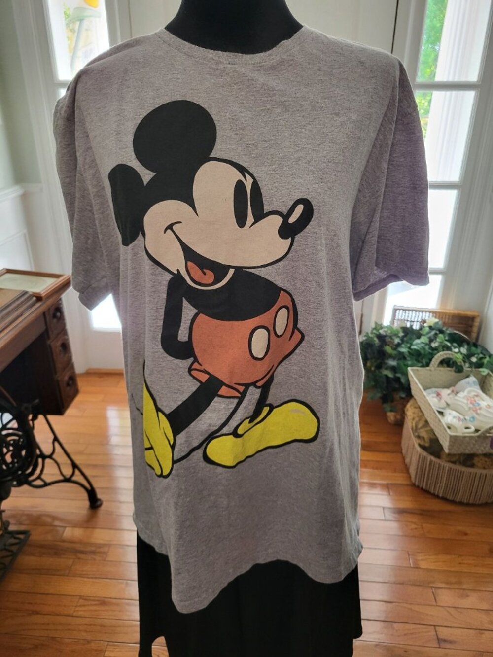 Disney Gray Mickey Mouse Graphic Tee L (42/44) Classic Vacation Retro